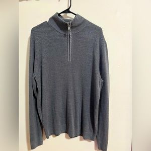 Men’s crew neck sweater.